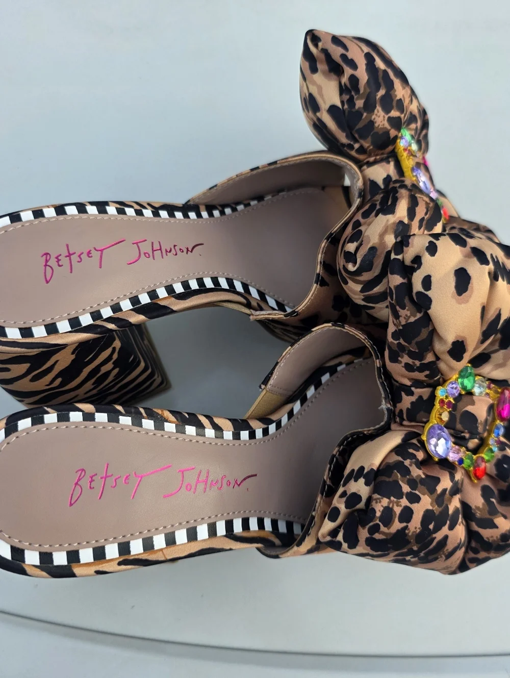 Betsey Johnson Leopard Print Block Heel Bow Mule Sandals Maximalist Glam Us 6
